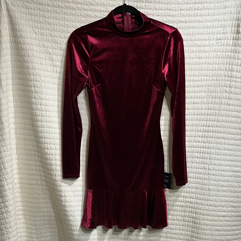 Lulu’s Berry Pink Velvet Long Sleeve Ruffle Bottom Mini Dress Size Small NWT